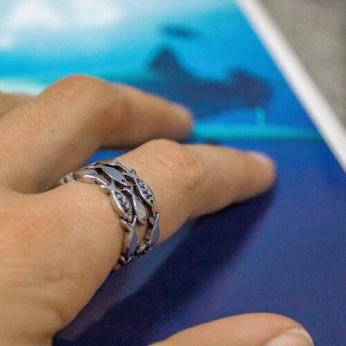 925 sterling Silver fish school ring for beach lifestyle and ocean lovers who want to support marine conservation and community empowerment, as well as reduce overfishing and its impacts