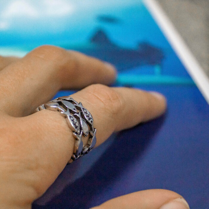 925 sterling Silver fish school ring for beach lifestyle and ocean lovers who want to support marine conservation and community empowerment, as well as reduce overfishing and its impacts