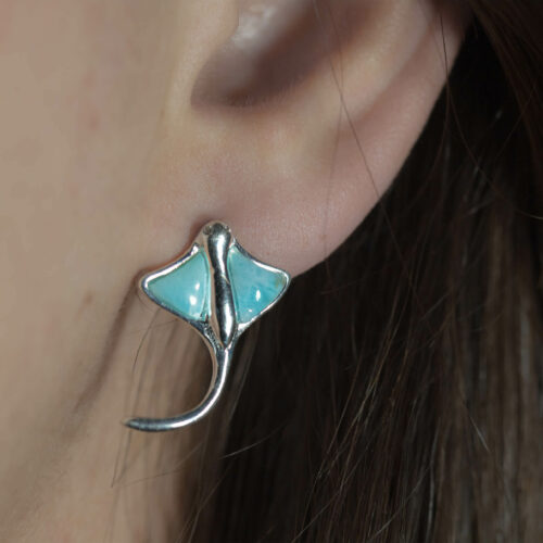 Stingray earrings made of 925 sterling Silver for beach lifestyle and reef conservation activists who wish to support marine conservation and community empowerment in egos in costa rica and the eastern Pacific Ocean