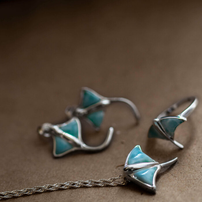 Shop for conservation by purchasing this 925 sterling Silver and Larimar ring, earrings and necklace that resembles a stingray from Central America’s Pacific Ocean to help protect corals, sharks, rays, turtles and ocean ecosystems in general