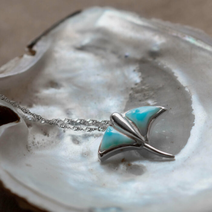925 sterling silver necklace of a stingray with larimar made for ocean lovers and activists. this necklace reflects an ocean lifestyle and love, perfect gift for a marine biologist