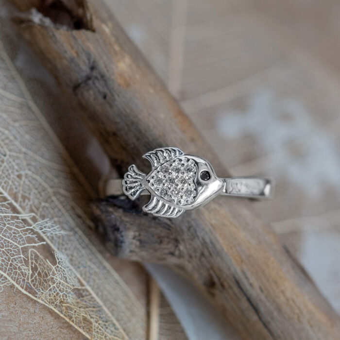 Shop for conservation by purchasing this 925 sterling Silver surgeonfish ring from Central America’s Pacific Ocean to help protect corals, sharks, rays, turtles and ocean ecosystems in general